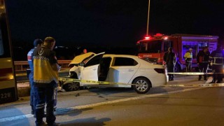 Otomobil bariyerlere girdi: 2 ölü 2 yaralı