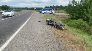 Otomobil motosikletle çarpıştı: 1 yaralı