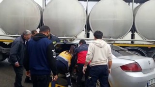 Otomobil tır dorsesine saplandı: 1i ağır 3 yaralı