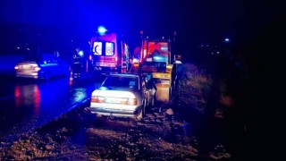 Otomobil yol kenarındaki silindir aracına çarptı: 1 yaralı
