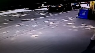 Otomobilin yayaya çarptığı kaza kamerada