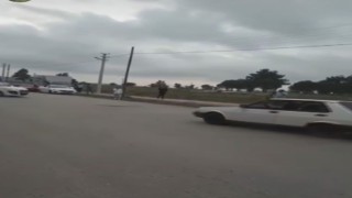 Otomobille drift yaparken silahla havaya ateş etti
