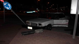 Otomobiller çarpıştı: 2 Yaralı