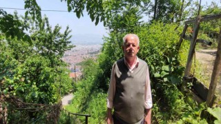 (Özel) Ayılarla arkadaş oldu her gün ziyaretine geliyorlar