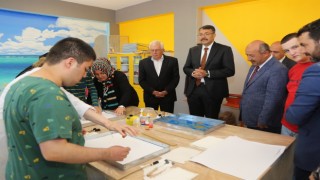 Özel Eğitim Uygulama Okulunda incelemelerde bulundu