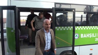 Özel firmaların yüzde 70lik zammına tepki gösteren başkan, belediye otobüslerini uygun fiyatla vatandaşın hizmetine sundu
