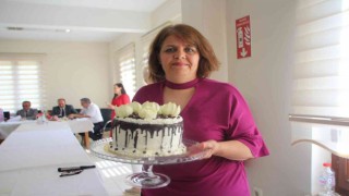 (ÖZEL) Pasta yarışmasında 11 kadın kıyasıya yarıştı