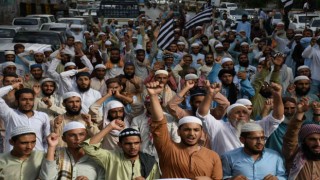 Pakistanda Hintli siyasinin Hazreti Muhammede hakaret etmesi protesto edildi