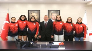 Pamukkale Belediyespor Voleybol Takımında imzalar atıldı