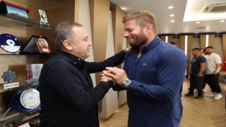 Pehlivanlardan Başkan Böceke Kırkpınarda altın kemer sözü
