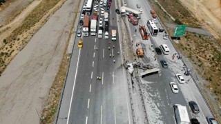 Pendikte çimento yüklü kamyonla tır çarpıştı: 3 ağır yaralı