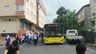 Pendikte İETT otobüsünün camı patladı, yolcular ortada kaldı
