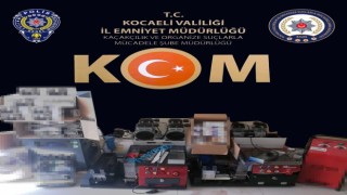 Polis baskınında binlerce makaron ele geçirildi