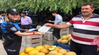 Polis ekipleri semt pazarında KADES hakkında bilgi verdi