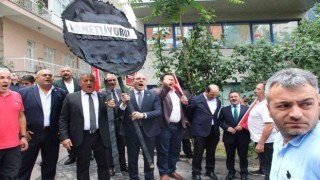 Polise yumruk atan Saliha Aydemir, HDP Genel Merkezi önünde protesto edildi