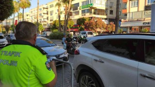 Polisi gören yönünü değiştirdi