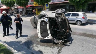 Refüje çarpan otomobil takla attı: 1 yaralı