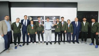 Rektör Karacoşkundan başarılı sporculara tebrik