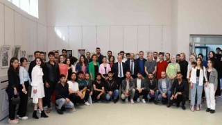 Resim bölümü öğrencileri eserlerini sergiledi