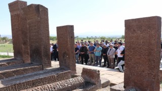 Restorasyonu tamamlanan mezar taşları turizme kazandırıldı