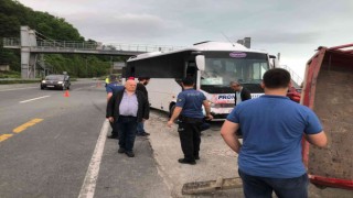 Rizede tur otobüsü kamyonete çarptı: 1 ağır yaralı