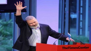 Rus gazeteci Nobel Barış Ödülünü Ukraynalı mülteciler için sattı