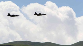 Rusyaya ait Su-25 tipi savaş uçağı Ukrayna sınırında düştü