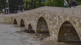 Sağanak yağış Taşköprüde ırmak ve derelerin su seviyesini yükseltti