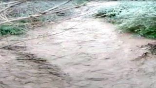 Sağanak yağış Yeşilhisarda su taşkınına neden oldu