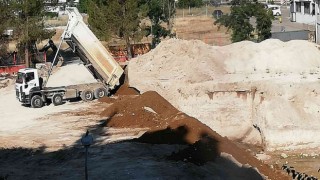 Sağlık Müdürlüğü inşaat alanı toprakla dolduruluyor