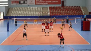 Sağlıkçılar voleybol turnuvasında hünerlerini sergiledi