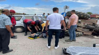 Sakaryada otomobil traktörle çarpıştı: 2 yaralı