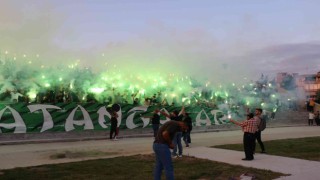 Sakaryaspor taraftarı 57nci yaşı coşkuyla kutladı