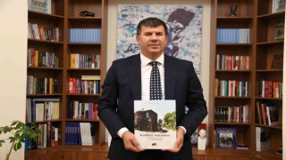 “Saklı Hikayeleri ve Resimleriyle Kadıköy Sokakları” kitabı çıktı