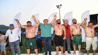 Salbaşta başpehlivan İsa Göçen oldu