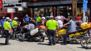 Samandağda trafik polisleri, motosiklet sürücülerine bilgilendirme yaptı