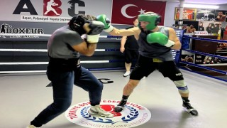 Şampiyon boksör Michalkin, dev maça Antalyada hazırlanıyor
