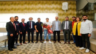 Şampiyon boksör Sürmeneliye plaket