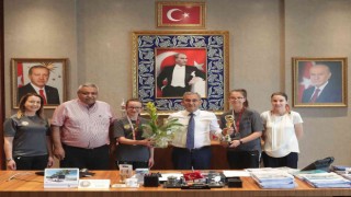 Şampiyon sporcular belediyede