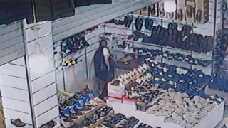 Samsun Yabancılar Çarşısında iş yerinden para hırsızlığı kamerada