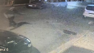 Sarıyerde silahlı kavga kamerada: Yol kenarındaki adam vuruldu