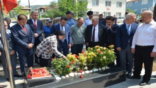 Şehit Aybüke öğretmen mezarı başında anıldı