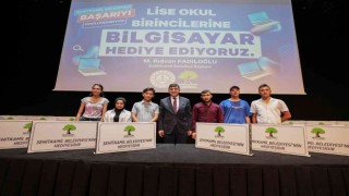 Şehitkamildeki lise öğrencilerine dizüstü bilgisayar ödülü