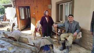Sel felaketiyle evleri bataklığa dönen aile yaşadıklarını anlattı