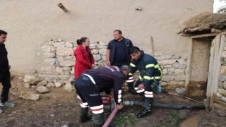 Sel suları tarım arazilerini sular altında bırakıp, evlere zarar verdi