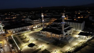 Selçuklu mimarisiyle yapılan Recep Tayyip Erdoğan Camii göz kamaştırıyor