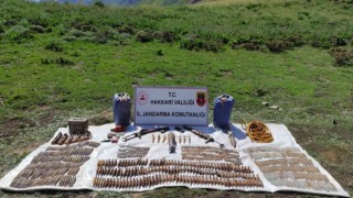 Şemdinlide PKKya ait çok sayıda silah ve mühimmat ele geçirildi