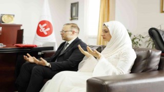 Sevdiği kadın ile evlenebilmek için Müslüman oldu