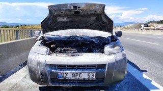 Seyir halindeki aracın motoru yandı