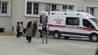Sınav merkezinde merdivenlerden düşen öğrenci hastanelik oldu